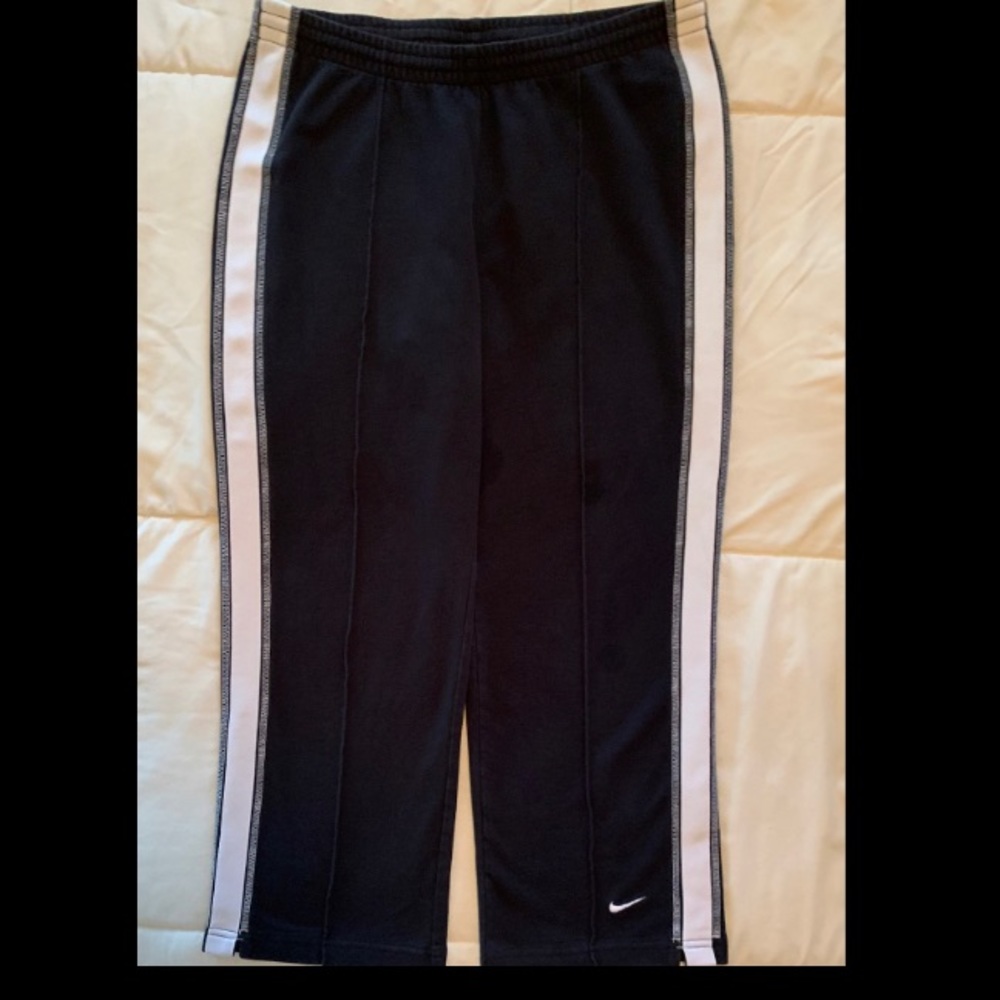 “NIKE” Women’s Capri’s   Size 30 Waist